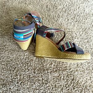 NEW Toms Womens Sienna Wedges Sandals Striped Size 7.5